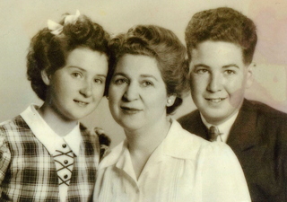 oldphoto -- Gloria, Minnie, Burril