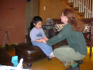 2004-Gaby in Papi's chair