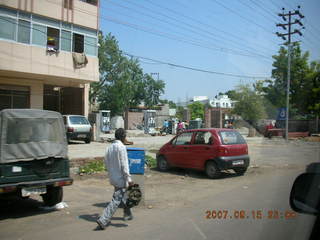 28 69e. on the way to Agra