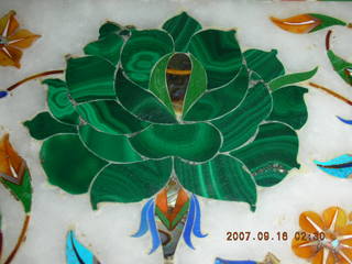 197 69e. Agra - inlaid marble with malachite
