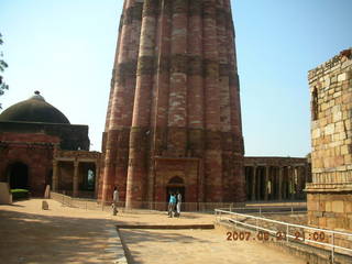 78 69h. Qutub Minar, Delhi - bottom of big tower
