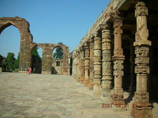107 69h. Qutub Minar, Delhi - ornate columns