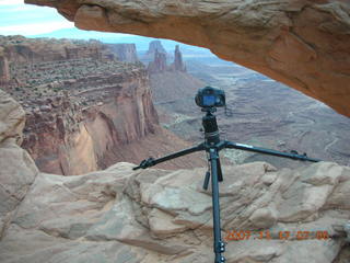 16 6bh. Canyonlands National Park - Mesa Arch dawn