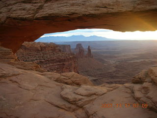 21 6bh. Canyonlands National Park - Mesa Arch dawn