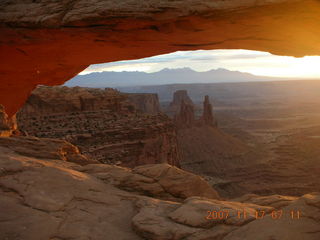 23 6bh. Canyonlands National Park - Mesa Arch dawn