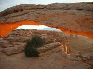 35 6bh. Canyonlands National Park - Mesa Arch dawn