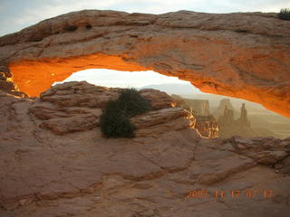 41 6bh. Canyonlands National Park - Mesa Arch dawn
