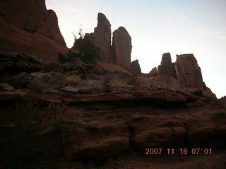 6 6bj. Arches National Park - Park Avenue Trail at daybreak