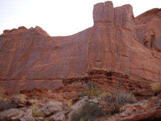 7 6bj. Arches National Park - Park Avenue Trail at daybreak