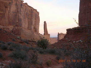 8 6bj. Arches National Park - Park Avenue Trail at daybreak
