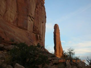 24 6bj. Arches National Park - Park Avenue Trail at daybreak