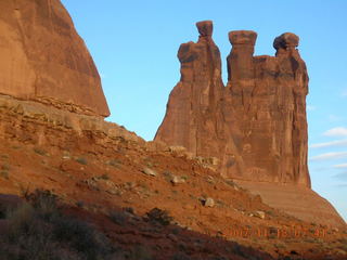 38 6bj. Arches National Park - Park Avenue Trail at daybreak