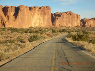 49 6bj. Arches National Park road