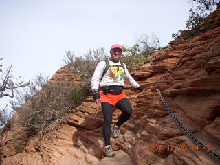 98 6cv. Zion National Park - Angels Landing hike - Adam coming down chains