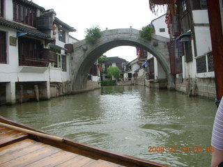 83 6kv. eclipse - Shanghai - Zhu Jia Jiao village - boat ride