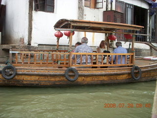85 6kv. eclipse - Shanghai - Zhu Jia Jiao village - boat ride