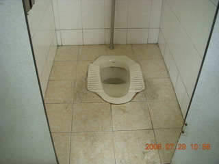 212 6kv. eclipse - Shanghai - Zhu Jia Jiao village - floor toilet