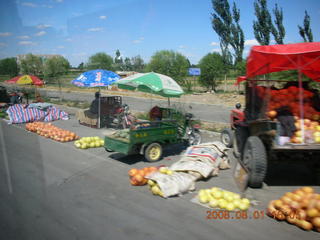 168 6l1. eclipse - Jiayuguan - Gobi Desert - fruit stands
