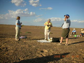 243 6l1. eclipse - Jiayuguan - Gobi Desert - getting ready