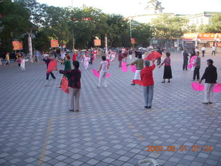 64 6l1. eclipse - Jiuquan morning run - Tai Chi people