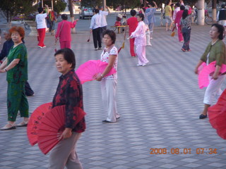 66 6l1. eclipse - Jiuquan morning run - Tai Chi people