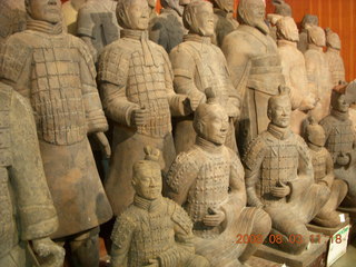 84 6l3. eclipse - Xi'an - Terra Cotta warriors - souvenirs
