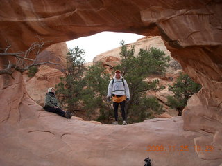 106 6pr. Arches National Park - Devils Garden trail - Double-O Arch - Adam