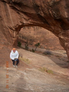 144 6pr. Arches National Park - Devils Garden - Primitive trail - Adam at Private Arch