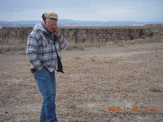 322 6ps. LaVar on cell phone at Sand Wash (WPT676) - flying with LaVar
