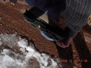 40 6ql. Zion National Park - Angels Landing hike - crampons