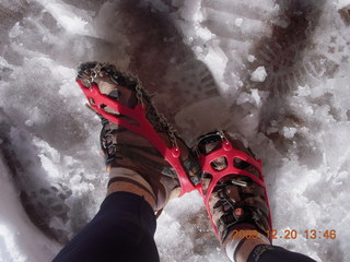 41 6ql. Zion National Park - Angels Landing hike - crampons