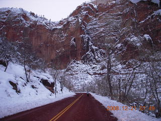 40 6qm. Zion National Park - road