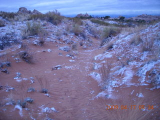 6 6uh. Canyonlands - Lathrop trail hike - sandy grass