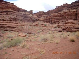 97 6uh. Canyonlands - Lathrop trail hike