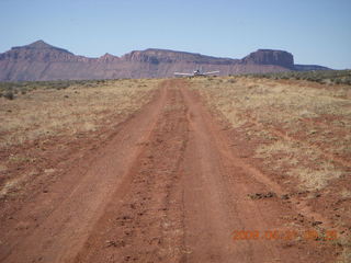57 6um. Brown's Rim - runway road to N4372J