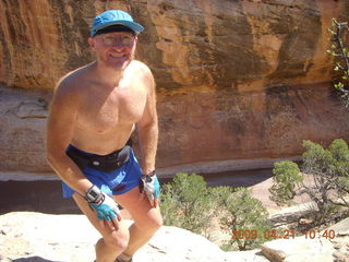 92 6um. Fry Canyon (UT74) - slot canyon - Adam
