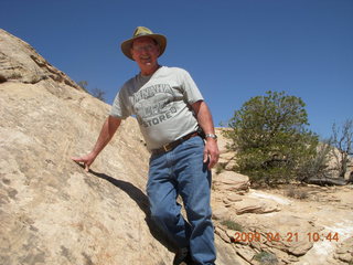 101 6um. Fry Canyon (UT74) - slot canyon - Charles Lawrence