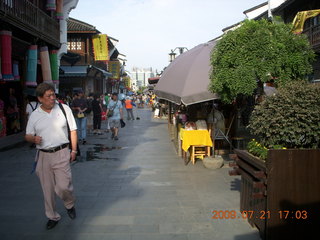 171 6xm. China eclipse - Hangzhou shopping