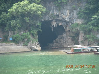 193 6xq. China eclipse - Li River  boat tour - Crown Cave