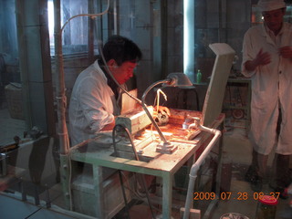 33 6xu. China eclipse - Beijing tour - jade craftsman