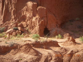 275 704. Escalante to Kodachrome - Panorama trail - Cool Cave