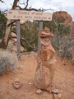 41 71c. Arches National Park - Devils Garden hike - gigantic kearn