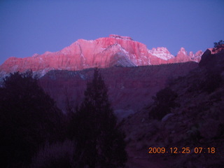 2 72r. Zion National Park - Watchman hike - first sun