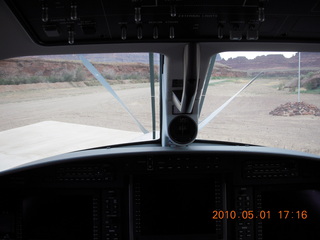 175 771. Tangri-la (UT68), Caveman Ranch - Pilotus from the inside