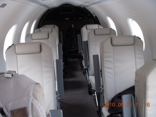 176 771. Tangri-la (UT68), Caveman Ranch - Pilatus from the inside