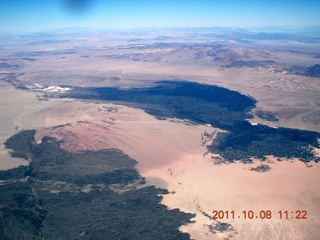 89 7q8. aerial - Big Bear Lake area - sudden change from green to brown