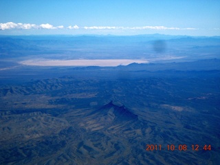 99 7q8. aerial - Lake Mead area
