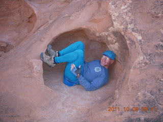 70 7q9. Arches National Park - Devil's Garden hike - Adam in hole in rock