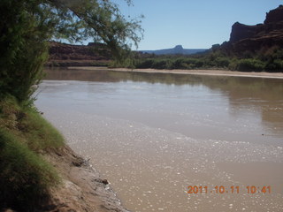 99 7qb. Canyonlands National Park - Lathrop trail hike - Colorado River