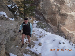 320 7sf. Zion National Park - Observation Point hike - Adam